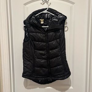 H&M Puffer Vest size 8. In great used condition. Warm weather!